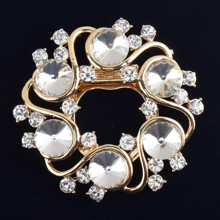 Broš od legure, zlatno ugravirani motiv Bauhinijevog cvijeta, marka Himana, za žensku uredsku modu