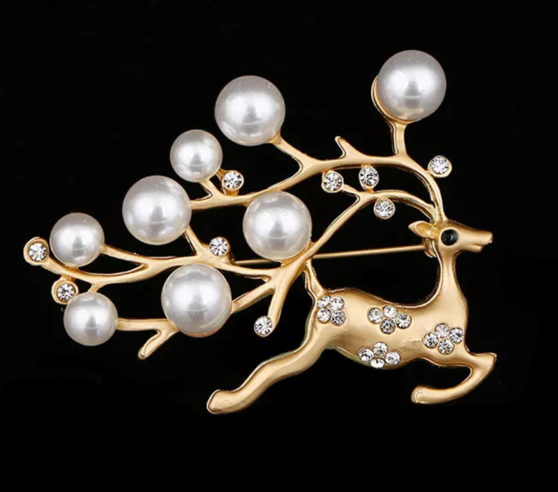 Brosa s motivom jelena, legura, biserna mozaika, crtani stil, unisex, elektroplatina prevlak