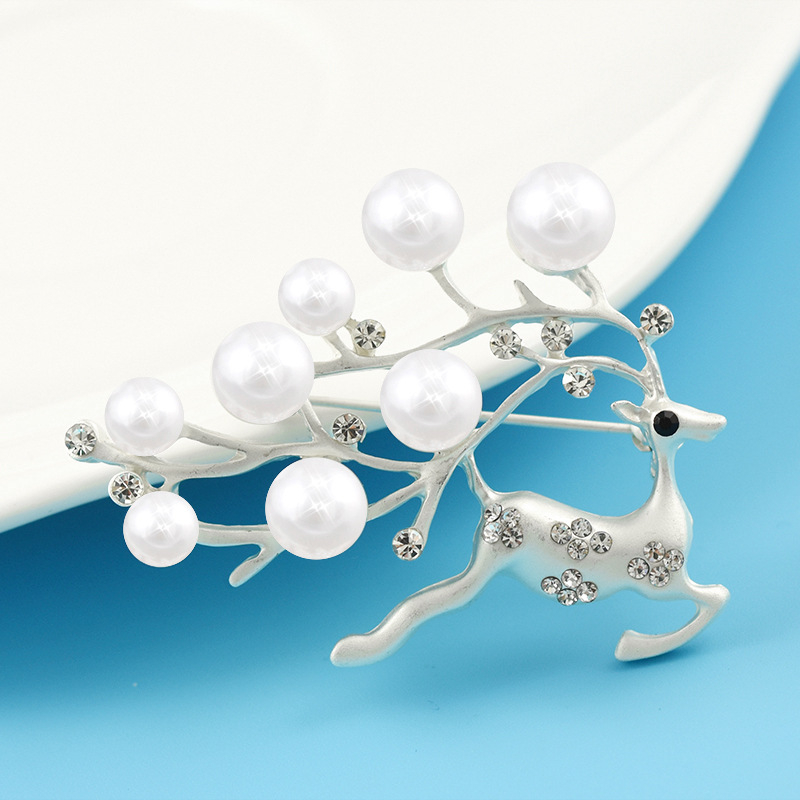 Brosa s motivom jelena, legura, biserna mozaika, crtani stil, unisex, elektroplatina prevlak