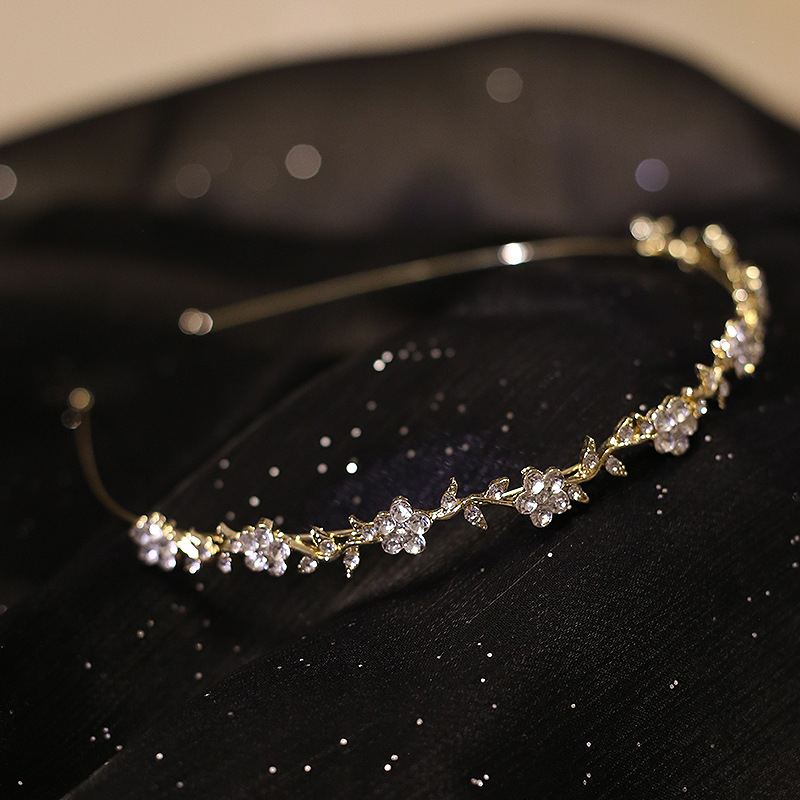 Galvas lente ar pērļu un kristālu ziedu, sakausējums, elektroplakāts, rudens 2023, japāņu un korejiešu stils, sievietēm