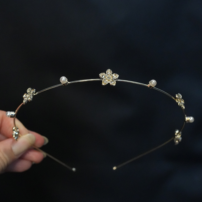 Galvas lente ar pērļu un kristālu ziedu, sakausējums, elektroplakāts, rudens 2023, japāņu un korejiešu stils, sievietēm