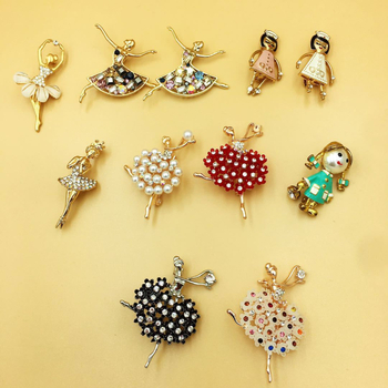 Broš s likom crtanog – slatka baletna djevojčica, legura, model 0401-4