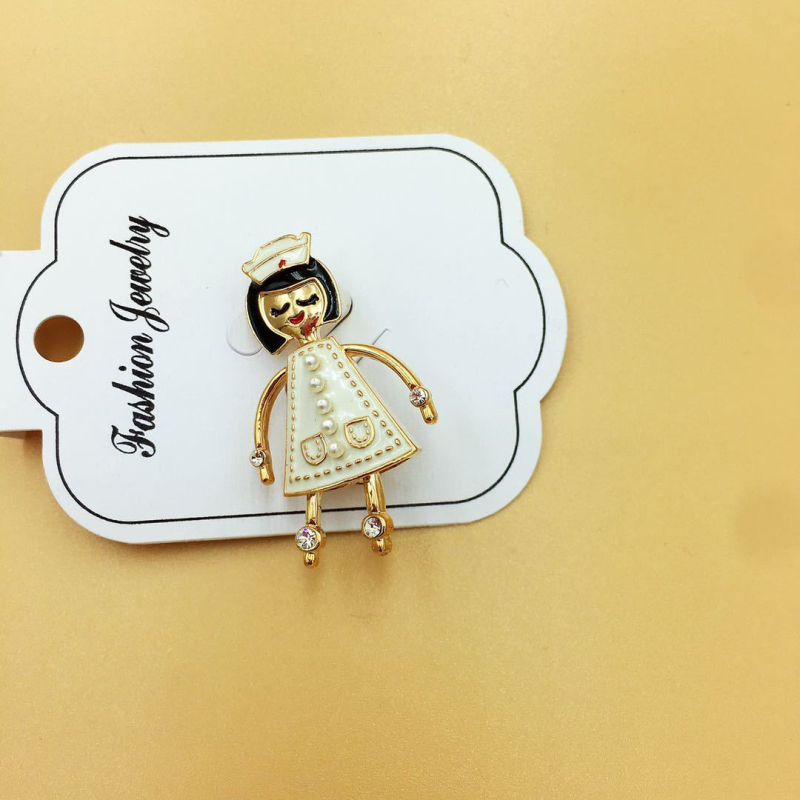 Broš s likom crtanog – slatka baletna djevojčica, legura, model 0401-4