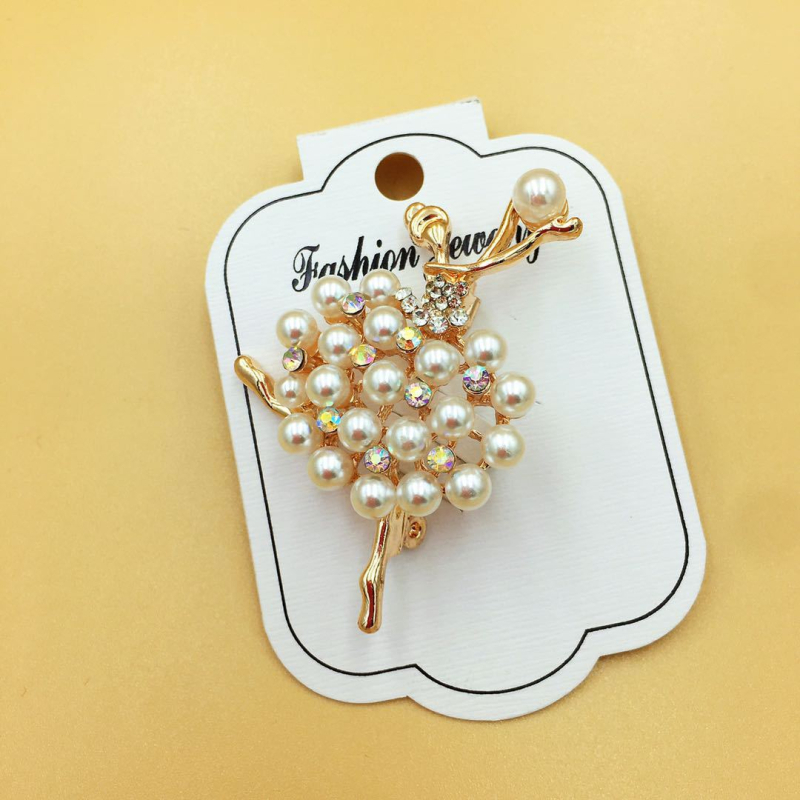 Broš s likom crtanog – slatka baletna djevojčica, legura, model 0401-4