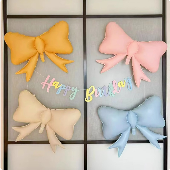 Dekoratiivsed õhupallirekviziidid loomakujuliste karikatüüpidega, alumiiniumfooliumist, trükitud logoga