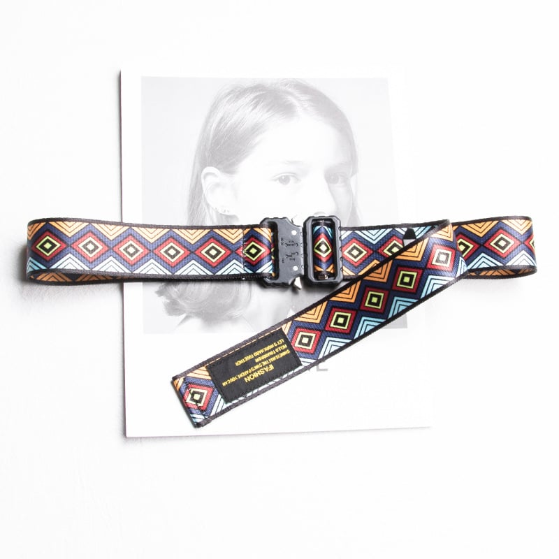 Kangast vöö kobras lukuga, luku materiāls: sulam, kinnitamine: lukk, laius 2-4 cm