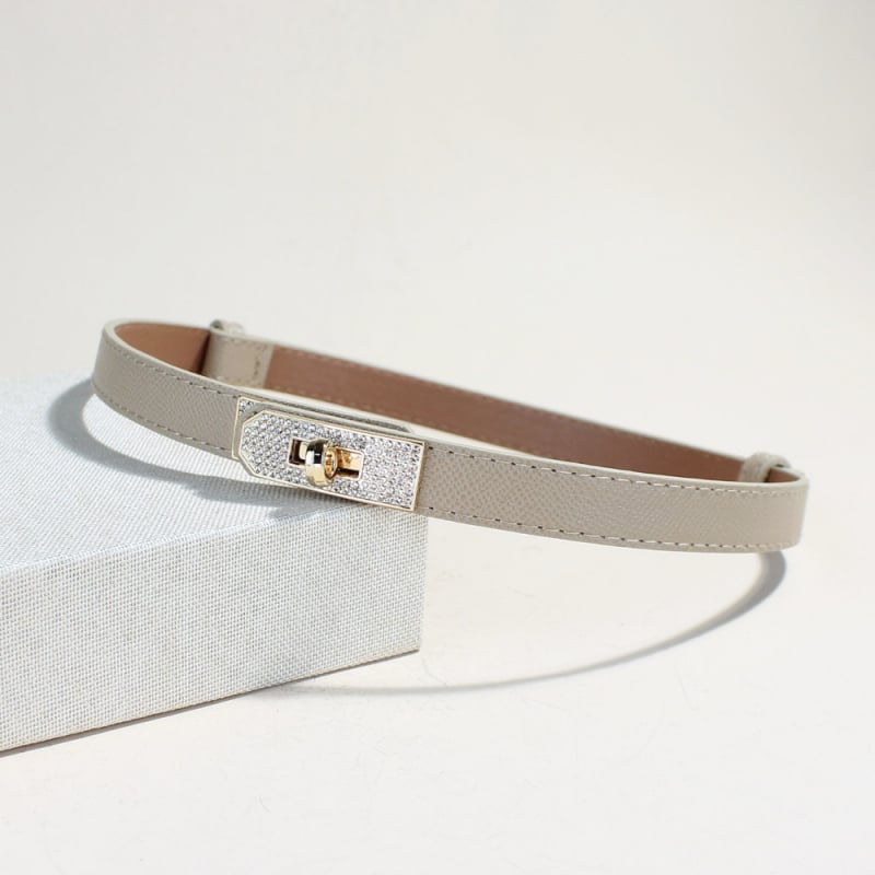 Sünteetilise naha vöö reguleeritava klamriga — õhuke, mitmekülgne sobib ülikonnale ja kleidile