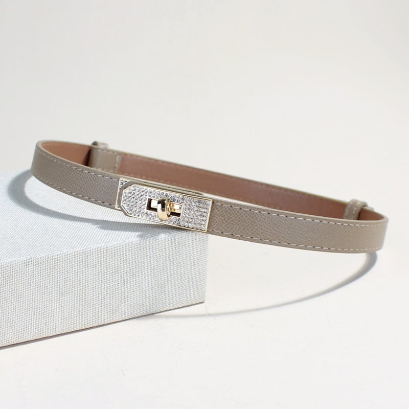 Sünteetilise naha vöö reguleeritava klamriga — õhuke, mitmekülgne sobib ülikonnale ja kleidile