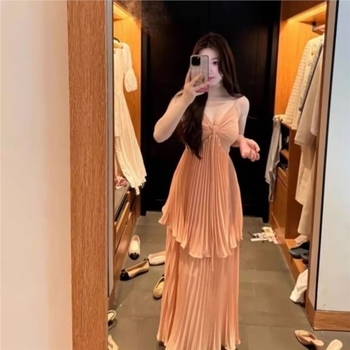 Plus-size haljina za žene u francuskom stilu; prirodna koža; ovčja koža; sportski stil; pojas lanac; proljeće 2025
