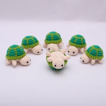 Rankų darbo mezginiai vėžliukas pakabukas raktams, medžiaga: medvilnė, prekinis ženklas Nafei Handmade, modelis: mažas gyvūnas, svoris apie 11 g