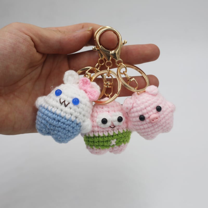 Megztas vilnos gyvūnėlių raktų pakabukas, animacinio stiliaus, kabantis dekoras (modeliai: lokys ir kiaulė, vasara 2024)
