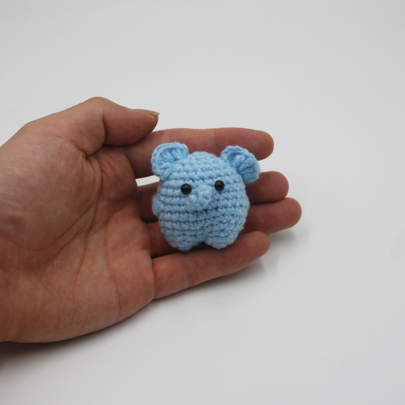 Megztas vilnos gyvūnėlių raktų pakabukas, animacinio stiliaus, kabantis dekoras (modeliai: lokys ir kiaulė, vasara 2024)