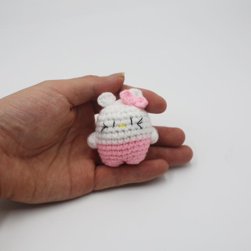 Megztas vilnos gyvūnėlių raktų pakabukas, animacinio stiliaus, kabantis dekoras (modeliai: lokys ir kiaulė, vasara 2024)