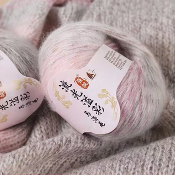 Horgolócérna mohairs és gyapjú keverékben – puha golyóban, alkalmas sapkákhoz, sálakhoz, kabátokhoz és pulóverekhez