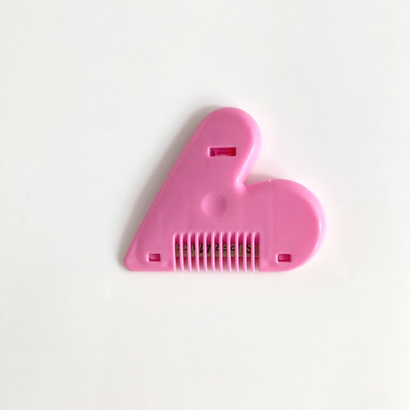 Parukų priežiūros rinkinys: plaukų tinklas, plieninė šukė ir priežiūros tirpalo laikiklis – penkių dalių parukų rinkinys