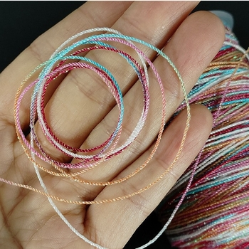 Perlų virvė, rankomis megzta, su žvaigždėto dangaus efektu, siūloma 6 arba 9 siūlų konfigūracijose