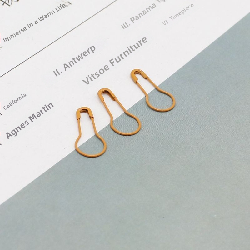 Šarene igle za nevidljivo učvršćivanje odjeće – mini kopče za ovratnik i prsnu etiketu, Marka Unique, ljeto 2021