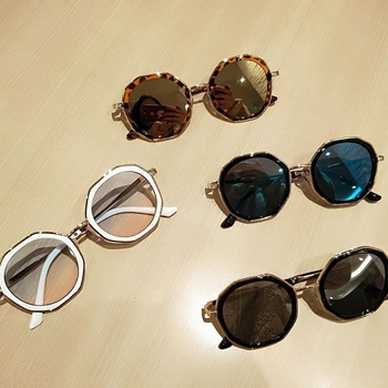 Bērnu saulesbrilles, nav polarizētas, kristāla lēcas, rāmis no TR+metāla un vara sakausējuma, caurlaidības kategorija 2, 2024. gada pavasaris