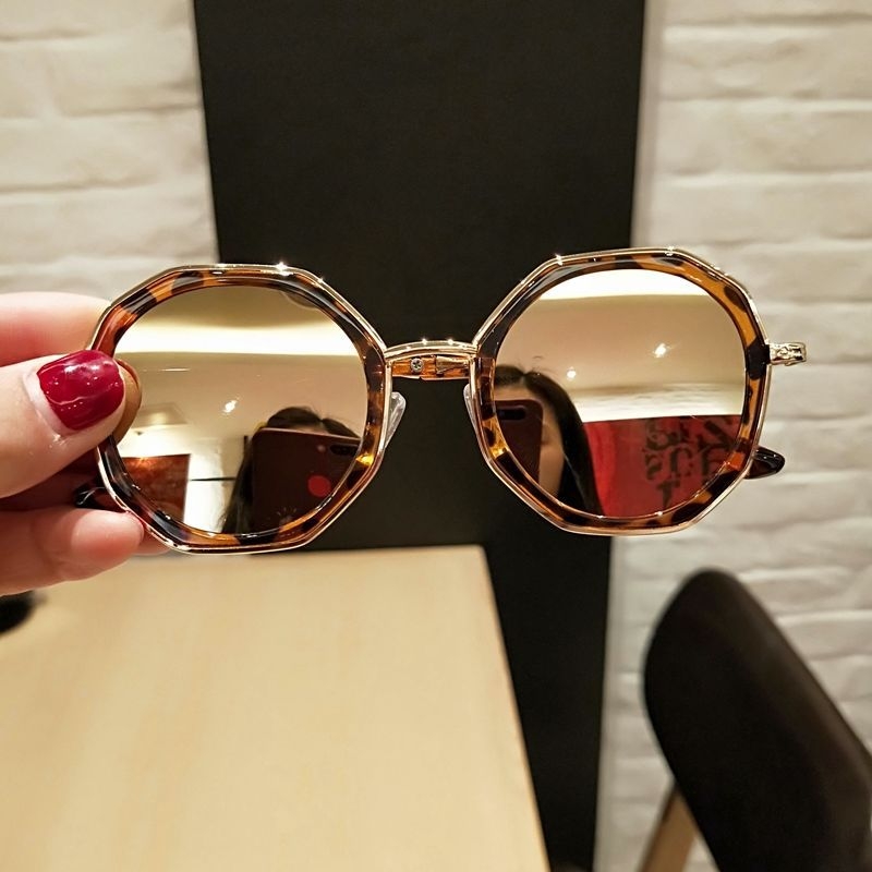 Bērnu saulesbrilles, nav polarizētas, kristāla lēcas, rāmis no TR+metāla un vara sakausējuma, caurlaidības kategorija 2, 2024. gada pavasaris