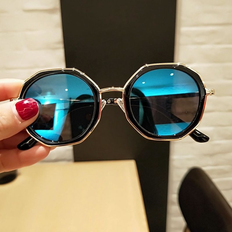 Bērnu saulesbrilles, nav polarizētas, kristāla lēcas, rāmis no TR+metāla un vara sakausējuma, caurlaidības kategorija 2, 2024. gada pavasaris