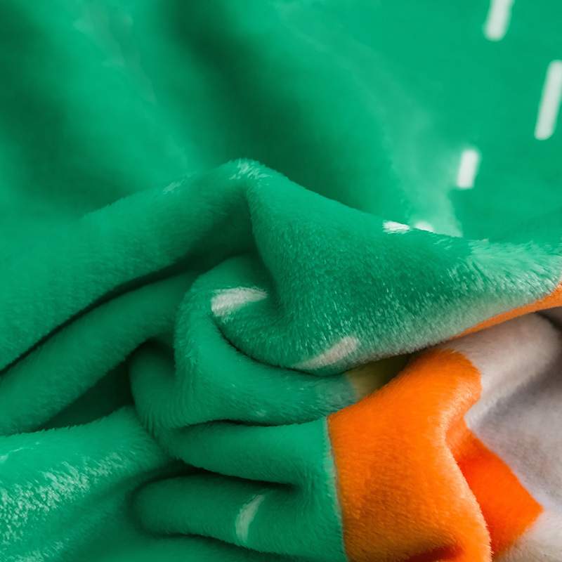 Bērnu flaneles segai ar karikatūras ziedu rakstu, vienslāņa, 200–300 g, materiāls: ķīmiskā šķiedra, vecuma 3–6 gadi, visu sezonu, pielāgošana pieejama