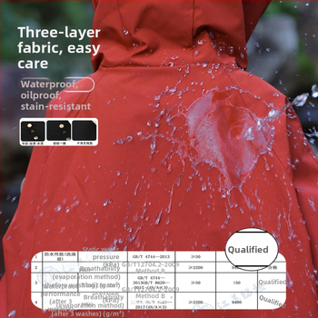 Mergaitėms kviltuota su gobtovu striukė – poliesteris, fliso pamušalas, atsparumas vandeniui 5000 mm, kvėpavimo geba 10001–15000 mm, amžiaus grupė 13–16 metų