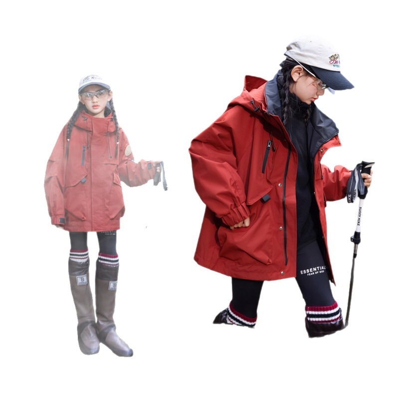 Mergaitėms kviltuota su gobtovu striukė – poliesteris, fliso pamušalas, atsparumas vandeniui 5000 mm, kvėpavimo geba 10001–15000 mm, amžiaus grupė 13–16 metų