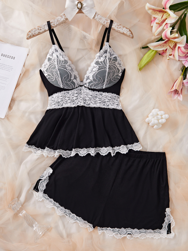 Női csipkés pizsama szett: felső csipével és rövidnadrággal - poliészter, ujj nélküli, kerek nyak, két részes