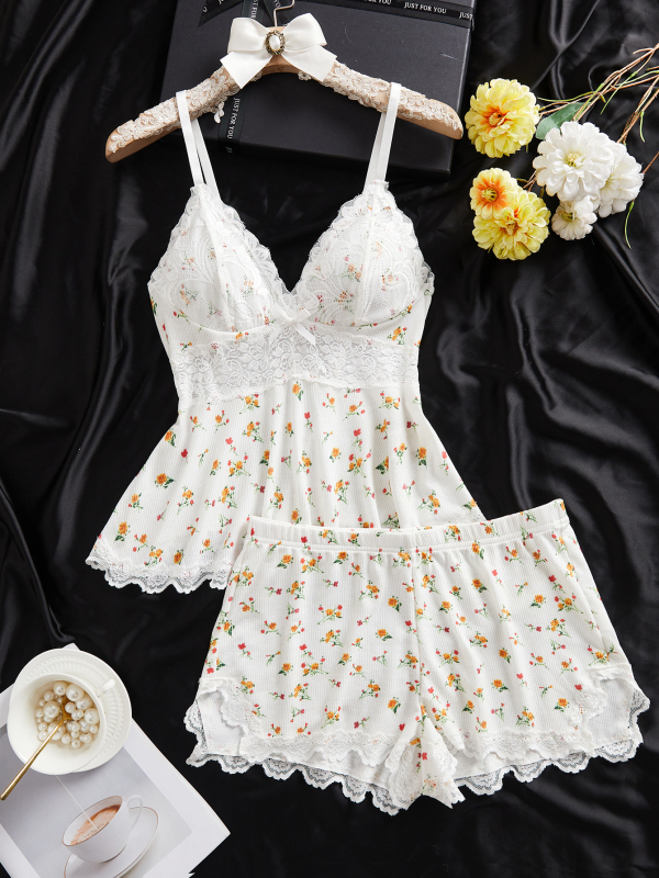 Női csipkés pizsama szett: felső csipével és rövidnadrággal - poliészter, ujj nélküli, kerek nyak, két részes