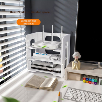 Sešstāvu sienas plaukts maršrutētājam un kabeliem ar caurumiem, no mākslīgās plāksnes