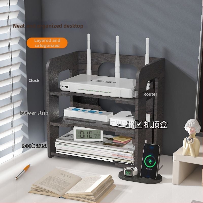 Sešstāvu sienas plaukts maršrutētājam un kabeliem ar caurumiem, no mākslīgās plāksnes