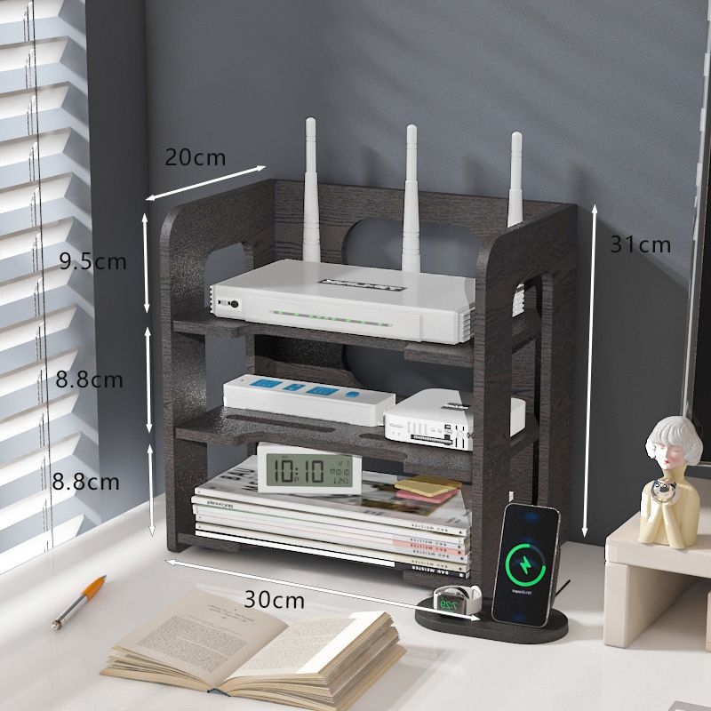 Sešstāvu sienas plaukts maršrutētājam un kabeliem ar caurumiem, no mākslīgās plāksnes