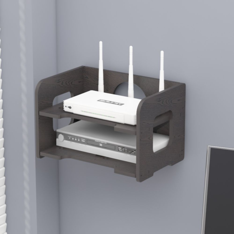 Sešstāvu sienas plaukts maršrutētājam un kabeliem ar caurumiem, no mākslīgās plāksnes