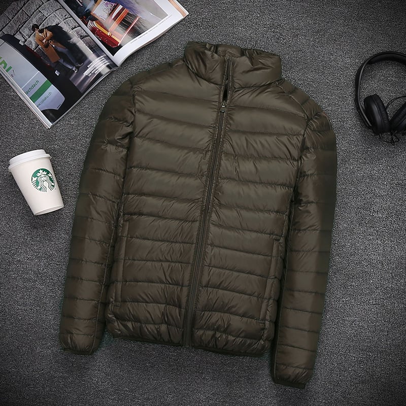 Jachetă de puf pentru bărbați ultra-subțire, scurtă, cu glugă și guler înalt, fermoar, exterior din nylon, umplutură din puf de rață alb, 550 fill power, impermeabilă și rezistentă la vânt, stil casual