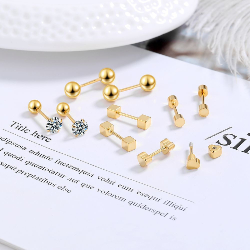 Réz fülbevalók Seiko felülettel, geometriai dizájn és szív alakú cirkón kövek