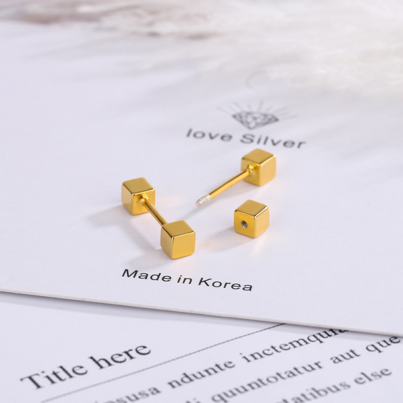 Réz fülbevalók Seiko felülettel, geometriai dizájn és szív alakú cirkón kövek