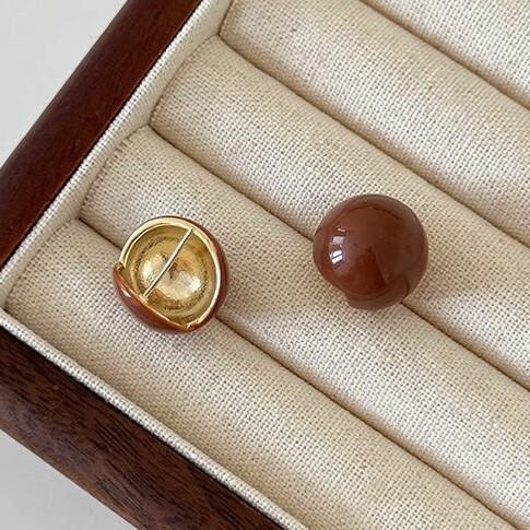 Naušnice od bakra, završni premaz uljem, geometrijski stil, inspirirano japanskim i korejskim dizajnom, izlazak jeseni 2023