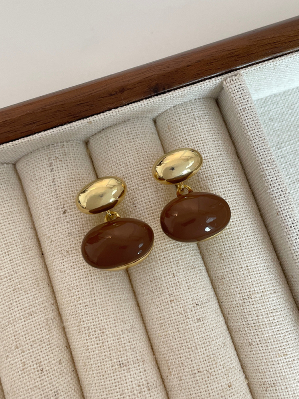 Naušnice od bakra, završni premaz uljem, geometrijski stil, inspirirano japanskim i korejskim dizajnom, izlazak jeseni 2023