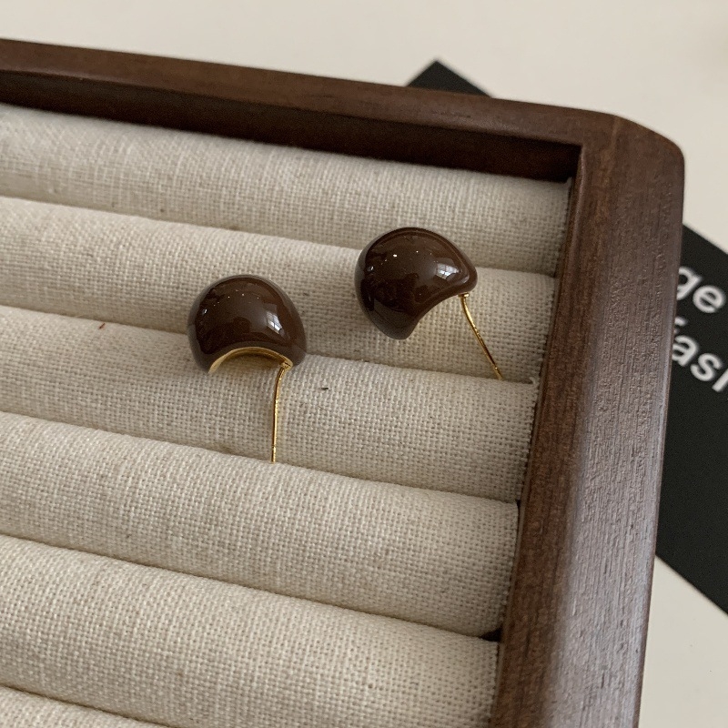 Naušnice od bakra, završni premaz uljem, geometrijski stil, inspirirano japanskim i korejskim dizajnom, izlazak jeseni 2023