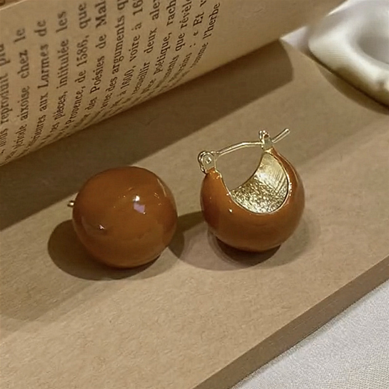 Naušnice od bakra, završni premaz uljem, geometrijski stil, inspirirano japanskim i korejskim dizajnom, izlazak jeseni 2023