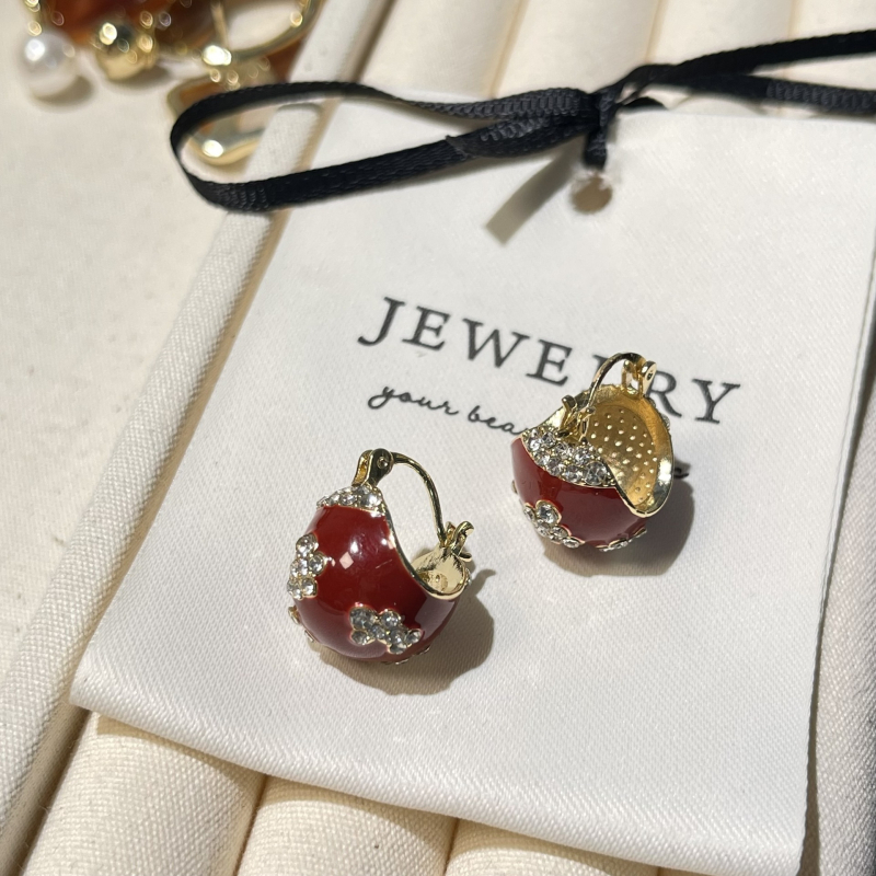 Naušnice od bakra, završni premaz uljem, geometrijski stil, inspirirano japanskim i korejskim dizajnom, izlazak jeseni 2023