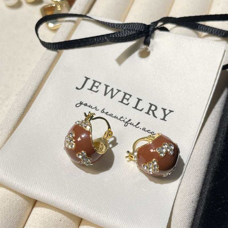 Naušnice od bakra, završni premaz uljem, geometrijski stil, inspirirano japanskim i korejskim dizajnom, izlazak jeseni 2023