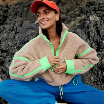 Ženski fleece pulover s kontrastnim blokovima boja, stojeći ovratnik, djelomični zip, dugi rukavi, slobodan kroj (jesen-zima)