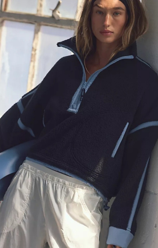 Ženski fleece pulover s kontrastnim blokovima boja, stojeći ovratnik, djelomični zip, dugi rukavi, slobodan kroj (jesen-zima)