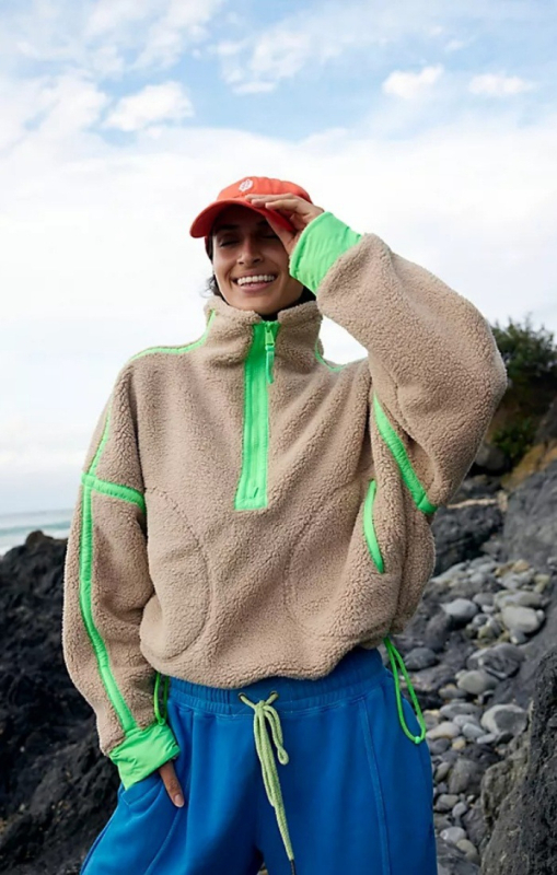 Ženski fleece pulover s kontrastnim blokovima boja, stojeći ovratnik, djelomični zip, dugi rukavi, slobodan kroj (jesen-zima)