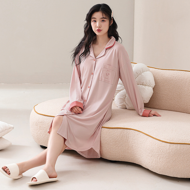 Ženska trudnica pamučna noćna haljina s jastučićem za grudi, dugi rukavi, srednja duljina, proljeće–jesen, prozračna i pogodna i za nošenje vani (90–95% pamuk, 181–200 g/m², dugi rukavi, srednja duljina)