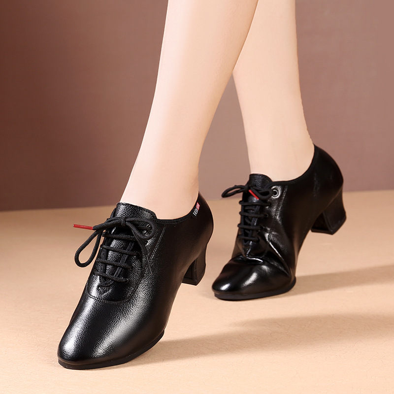 Sieviešu deju kurpes - Sintētiskās ādas augšdaļa, gumijas zole, vidējs papēdis, elpojošas, šokizturīgas