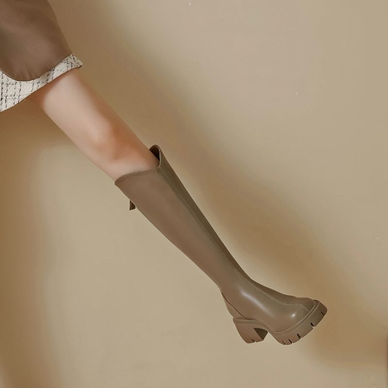 Čizme viteškog stila od prave kože; okrugli vrh; debeli pet; stražnji zatvarač; visok potkoljenica