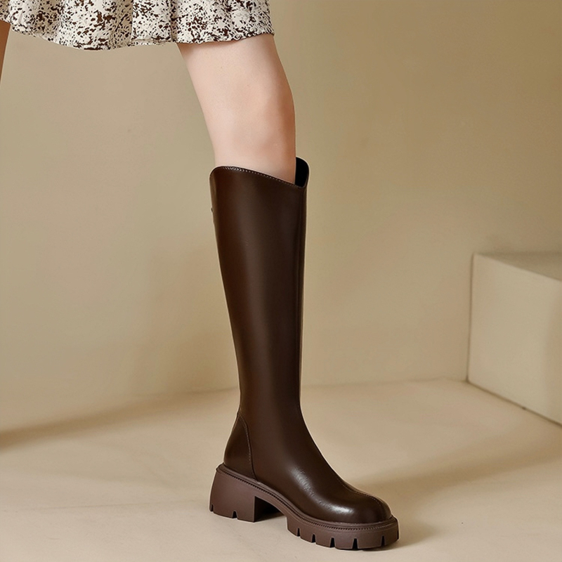 Čizme viteškog stila od prave kože; okrugli vrh; debeli pet; stražnji zatvarač; visok potkoljenica