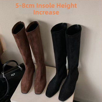 Velūriniai kelių ilgio batai su 5 cm aukščio padidėjimu, kvadratinė nosis, storas kulnas 3–5 cm, rudens-žiemos sezonui.